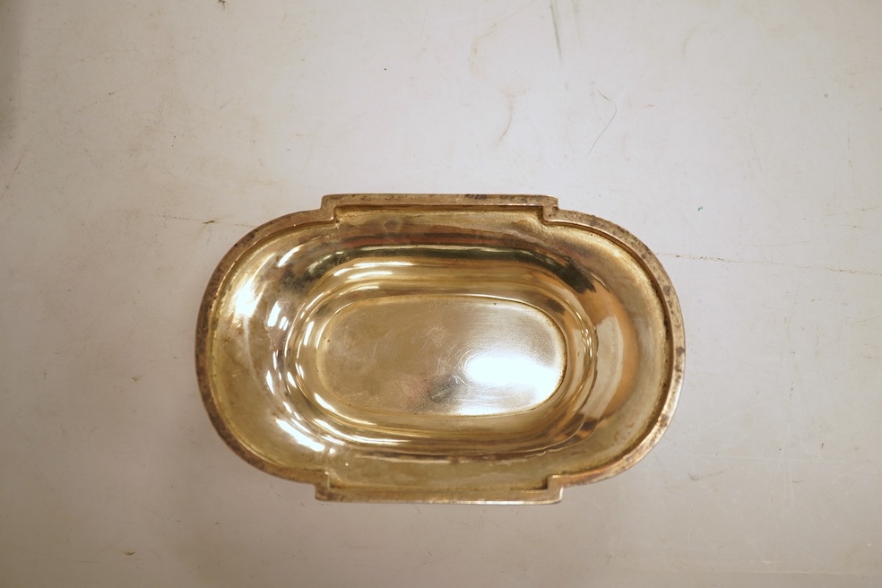 An Edwardian silver rectangular fruit basket, Fenton Brothers Ltd, Sheffield, 1902, base a.f., 22.6oz.
